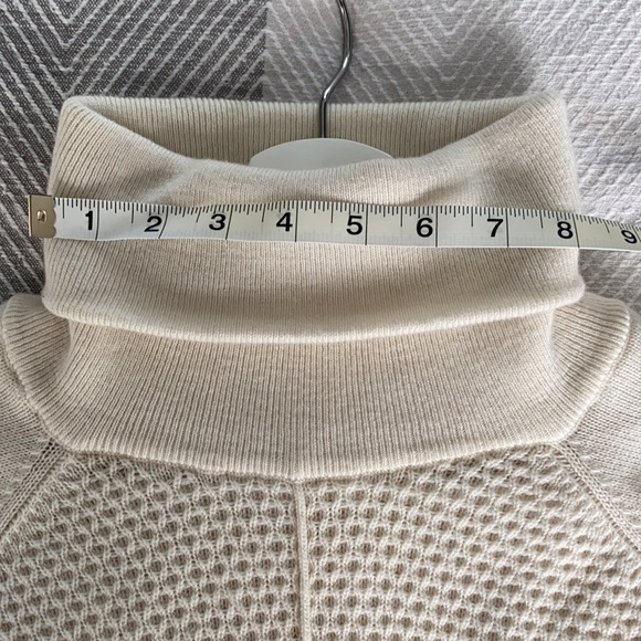 Merino wool turtleneck sweater - Picture 15 of 15